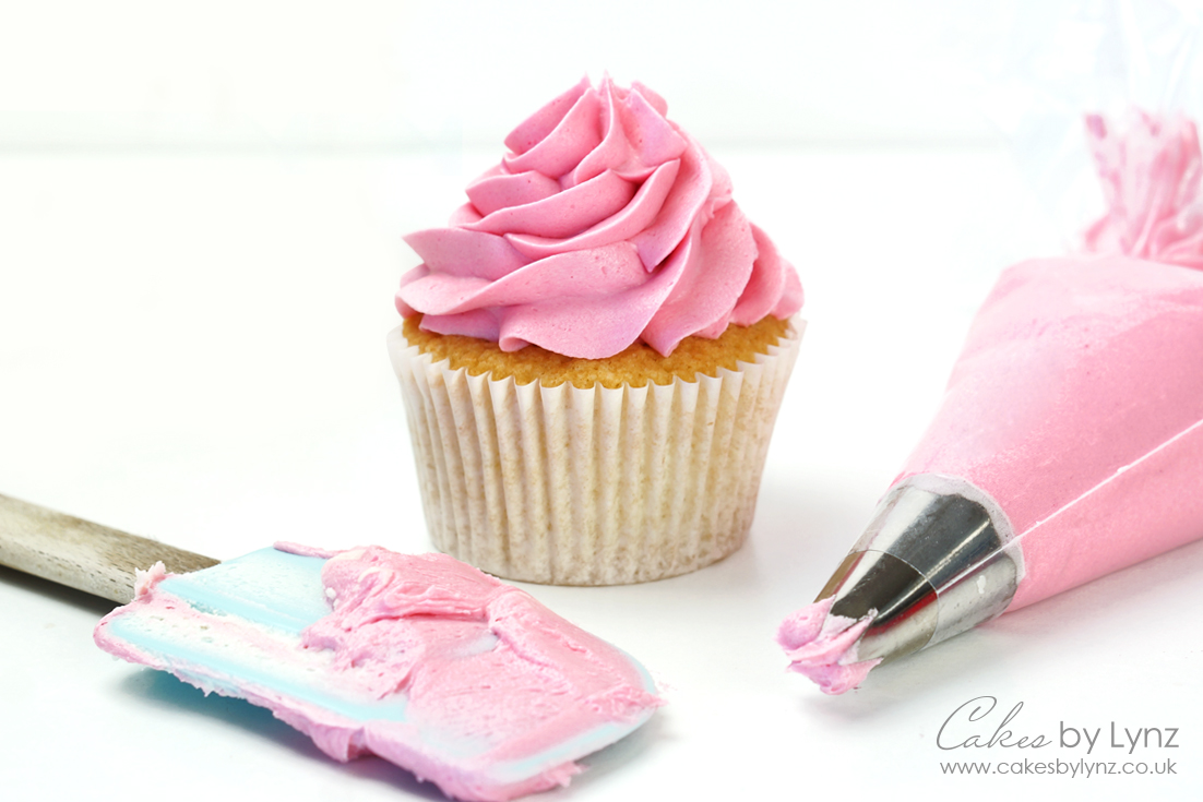 How to pipe the perfect buttercream swirl How to pipe the perfect buttercream swirl