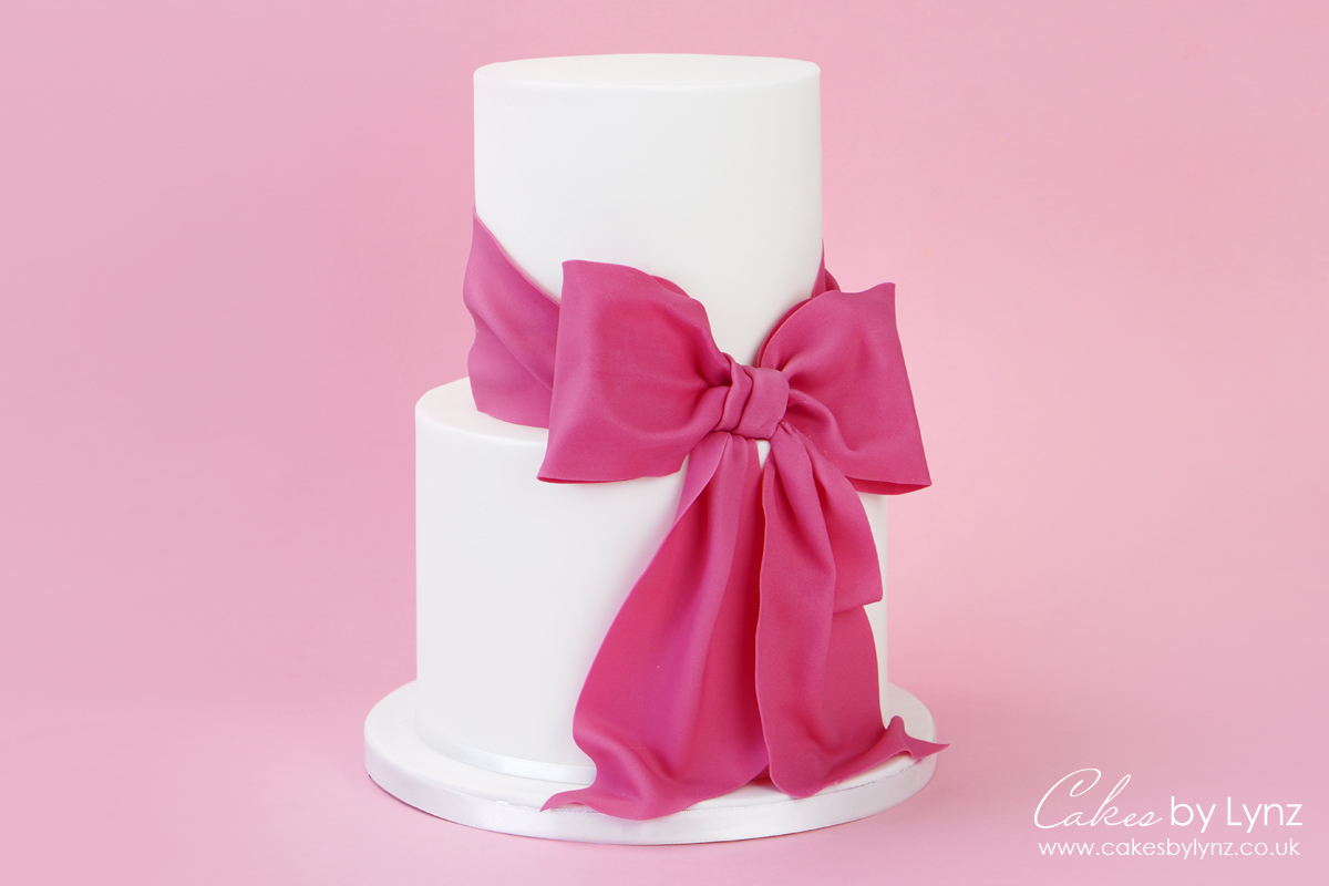 Giant Gumpaste / fondant Bow Cake Tutorial Giant Gumpaste / fondant Bow Cake Tutorial