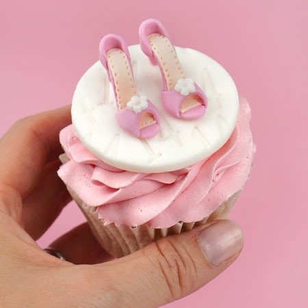 Mini shoes cupcake featured Mini shoes cupcake featured